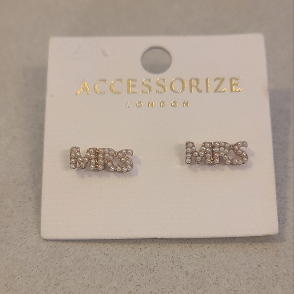 MRS Gold and Pearl Earrings - Picture 5 of 5